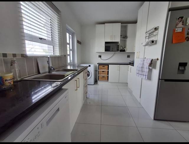 4 BEDROOM HOUSE FOR SALE IN LAMPIESBAAI
